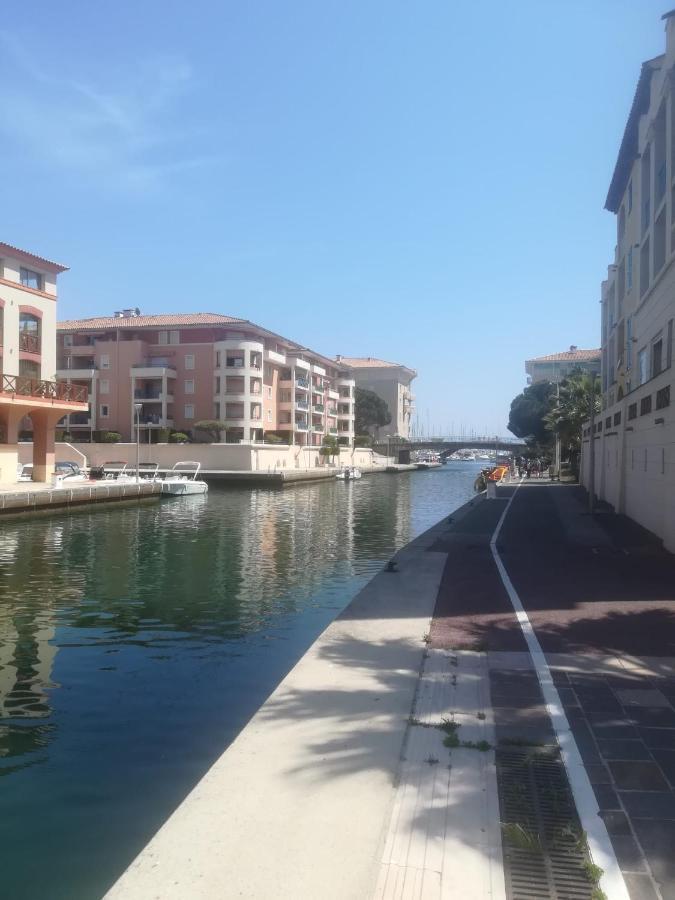 Sur Le Quai De Port Frejus Apartment Exterior photo